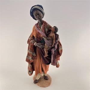 Dunkle Frau mit Kind im Arm für 30 cm Figuren