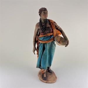 Dunkle Frau mit Schüssel für 18 cm Figuren