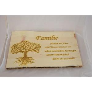 Zirbentafel mit gelasteren Spruch und Baum