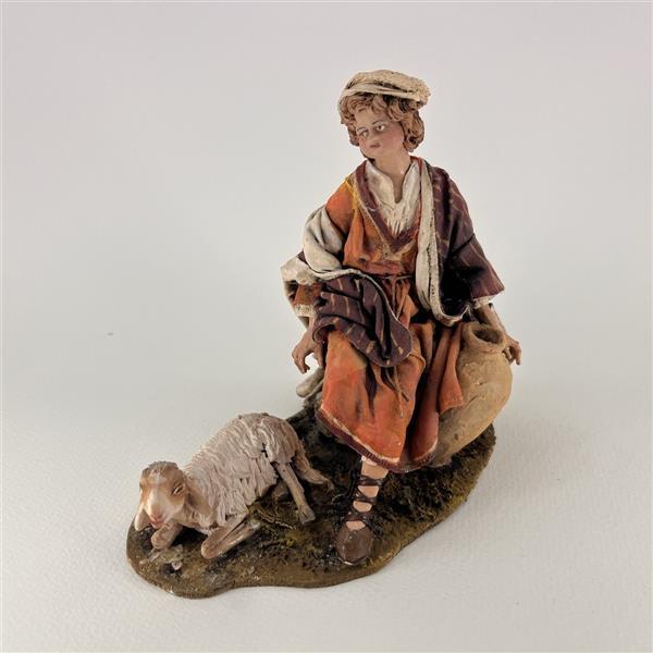Kind sitzend mit Schaf liegend für 18cm Figuren - Ton (Terracotta) und Stoff 