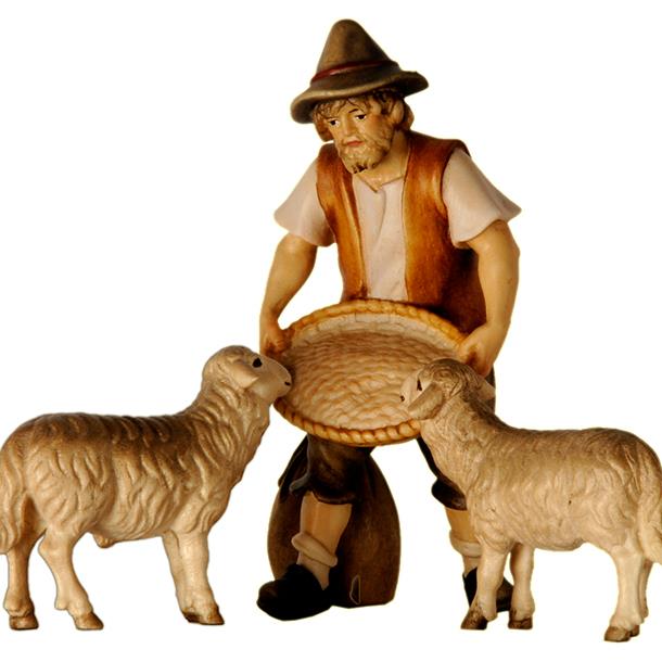 Schaffütterer mit zwei Schafen - Lasiert