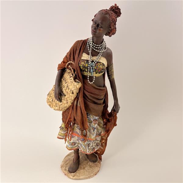 Dunkle Frau mit Korp unterm Arm für 30 cm Figuren - Ton (Terracotta) und Stoff 