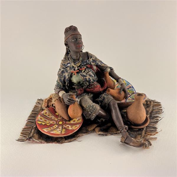 Dunkle sitzende Händlerin für 18 cm Figuren - Ton (Terracotta) und Stoff 
