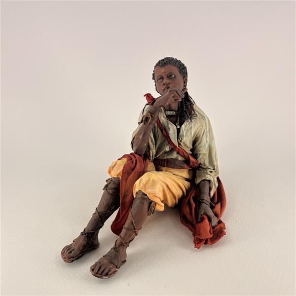 Dunkler Junge sitzend für 30 cm Figuren - Ton (Terracotta) und Stoff 